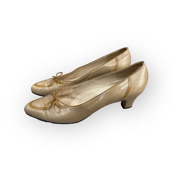 Salvatore Ferragamo Tan Pumps AAAA Narrow - Picture 8 of 11